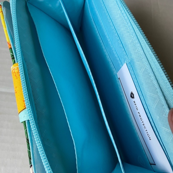 Vera Bradley RFID Turnlock Wallet Lemon Grove NWOT - Picture 10 of 13